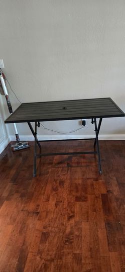 Foldable Metall Table 4-6 Person