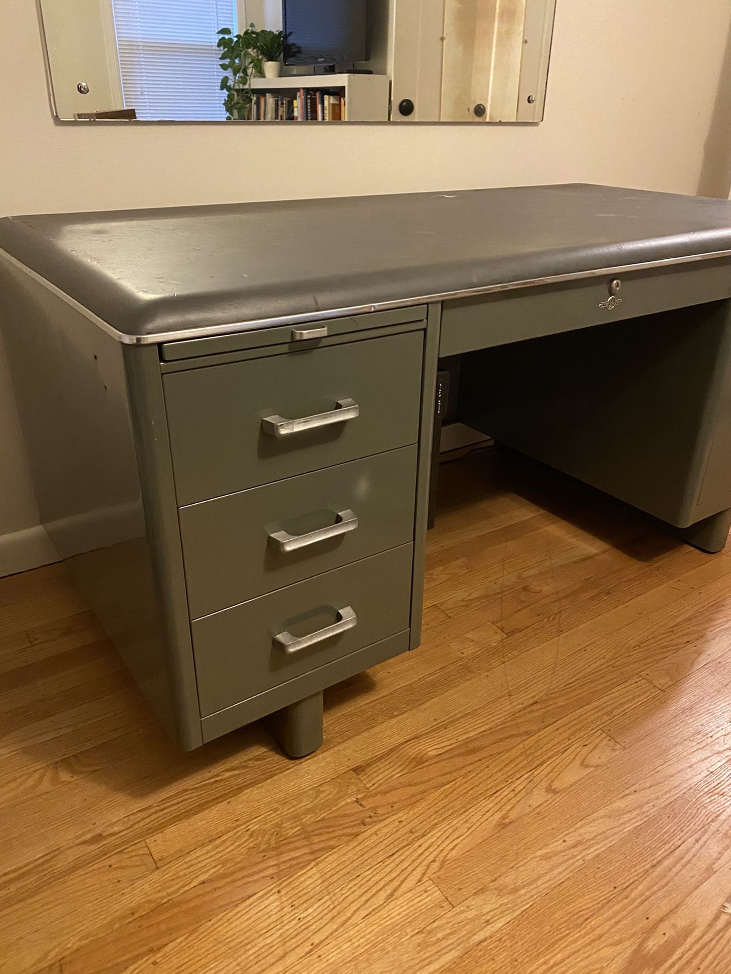 Globe-Wernicke Steel Tanker Desk - Metal Desk