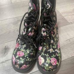 Mossimo Supply Co Floral Print Lace Up Combat Boots 8 Women Black Pink Roses