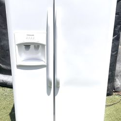 Working Garage Frigidaire Refrigerator -(CAN DELIVER!)