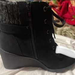 torrid 4 wedge boots size 7 womens brand new never worn 