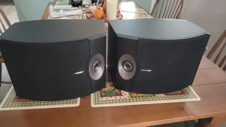 Bose301 V Stereo Shelf Speakers Like New