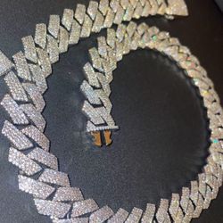 Fully Iced Out Thick 20mm Cuban Link
