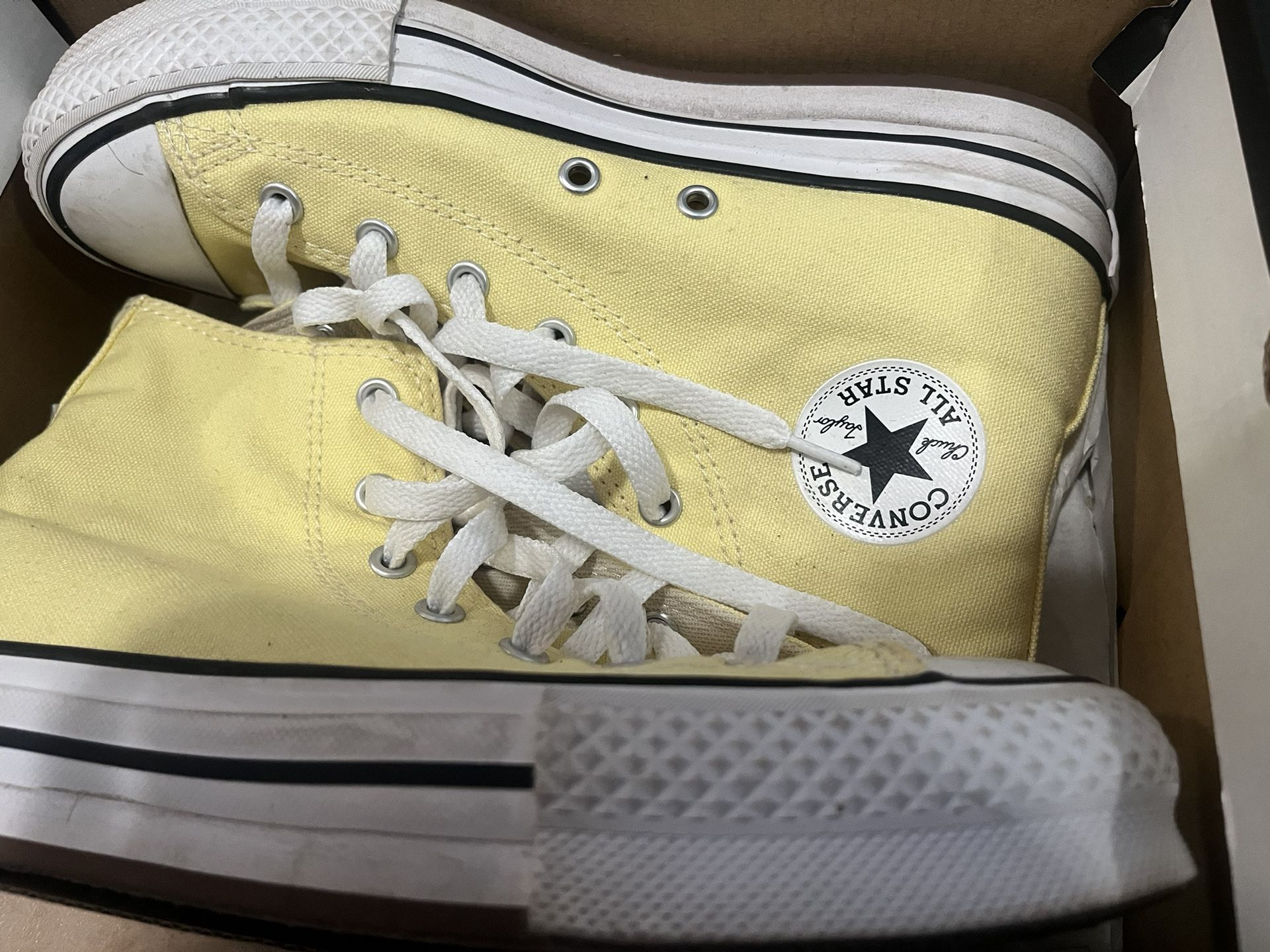 yellow converse 