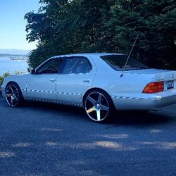 1996 Lexus LS 400