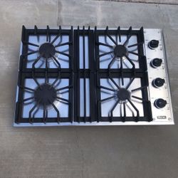 30” Viking Professional Stainless Steel 4 Burner Gas Cooktop