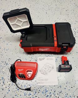 🔥 PACKOUT Milwaukee Flood Light with USB-Charging M12 + M12 Battery + M12 Charger 