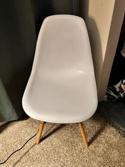 White desk/office chair