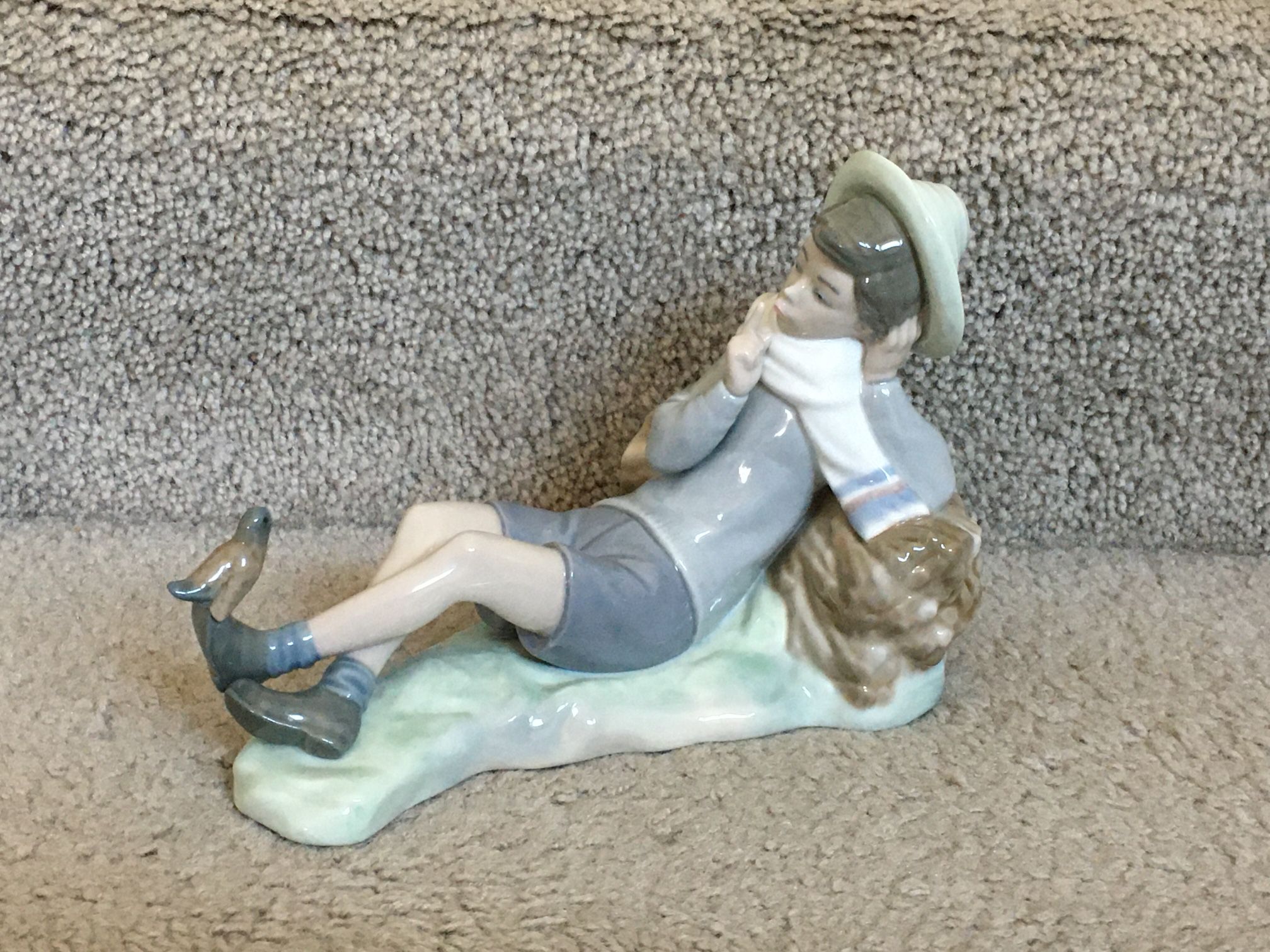 Lladro #4730 Boy And Bird 8 Inch