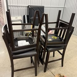 4 table chairs