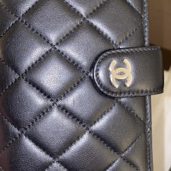 Chanel, Lamb skin Quilted Zipped Pocket Wallet