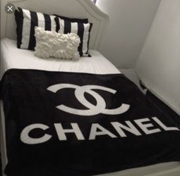 Chanel Fleece Throw / Blanket  Fleece throw blanket, Chanel black and  white, Throw blanket