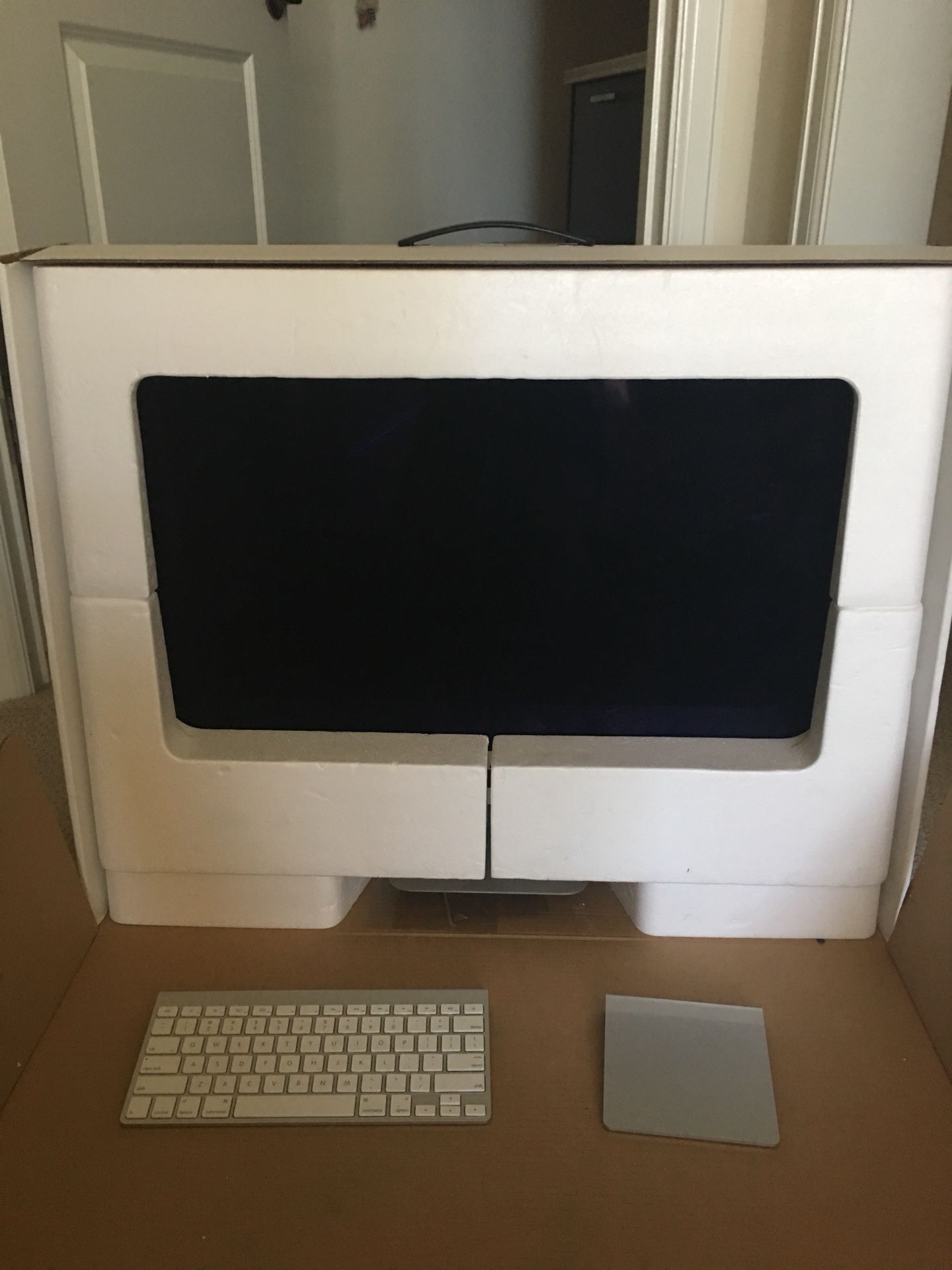 Apple IMAC 27 inch Desktop Computer- LIKE NEW IN BOX