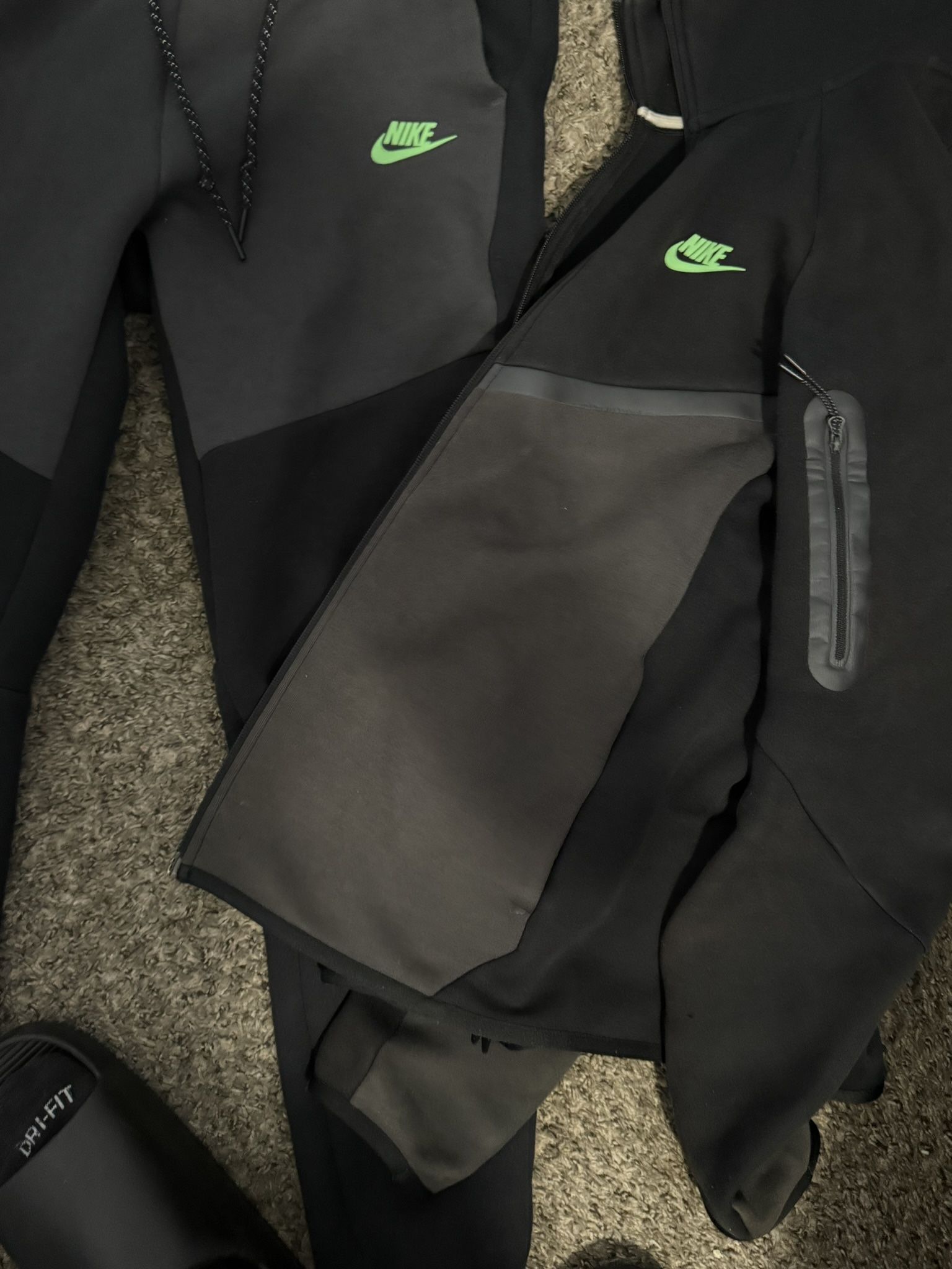 Nike Tech Size Small