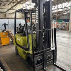 CLARK CAGE TOP FORKLIFT - EXCELLENT CONDITION