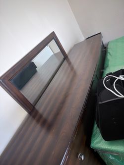 Vanity dresser