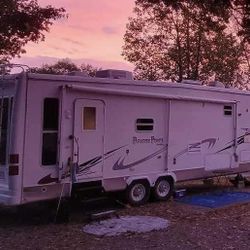 RV 5th Wheel Crossroads Paradise 1 BR 1BA