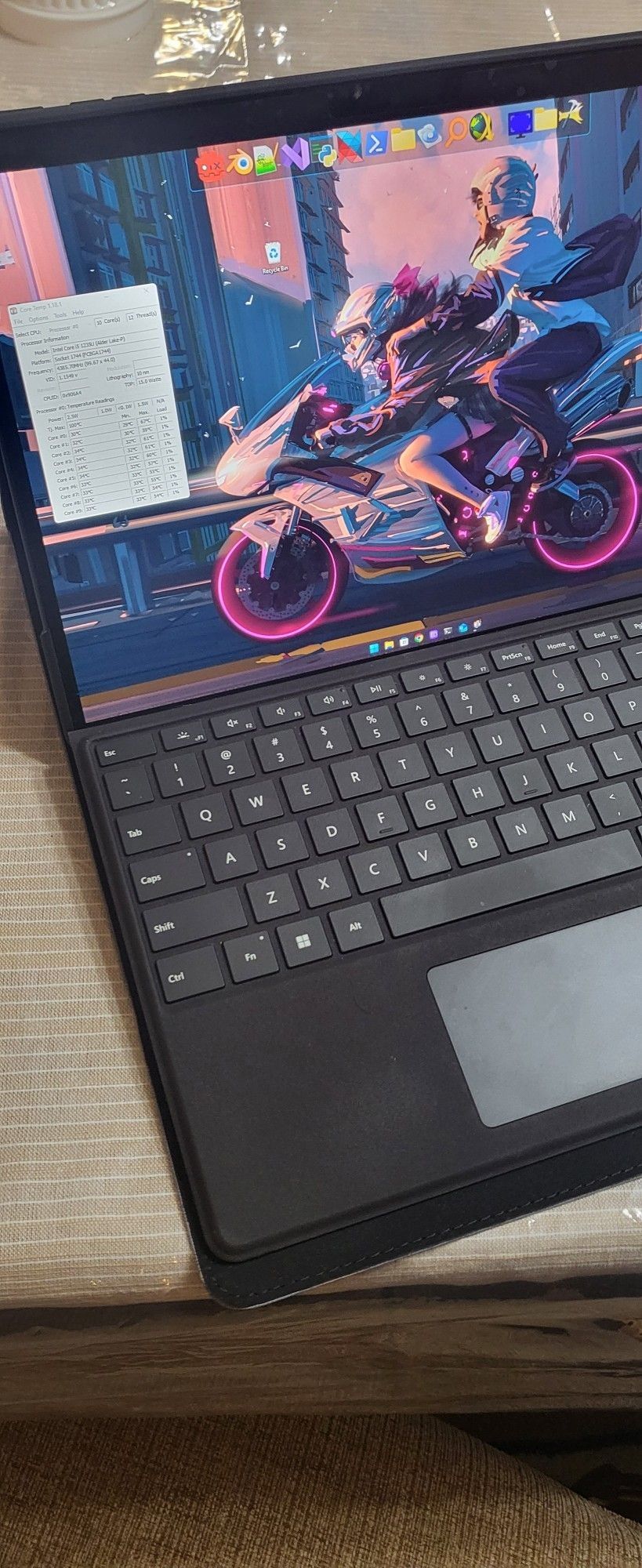 Surface Pro 9 i5 8gig 250ssd