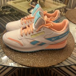Women Shoes 👟 Reebok Size 9