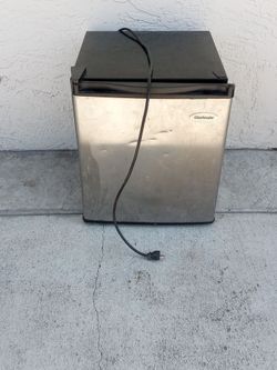 Chefmate 1.7 Cubic FT Mini Refrigerator $30