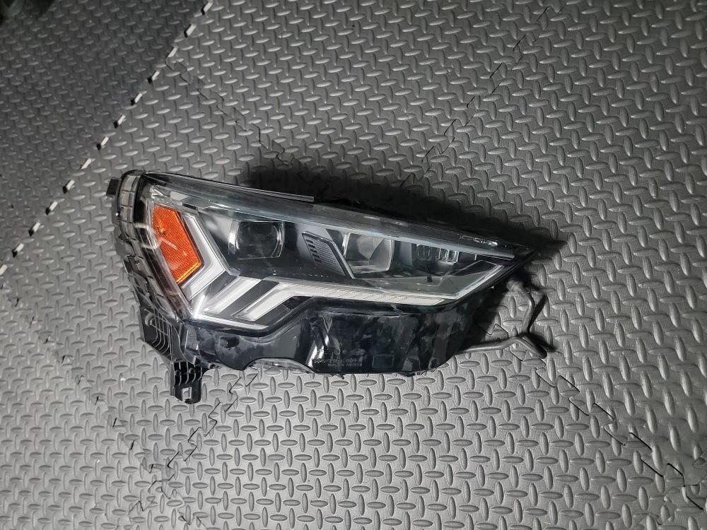 Rt Head Lamp 2019 -2023 Audi Q3