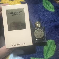 Burberry Goddess Perfume 