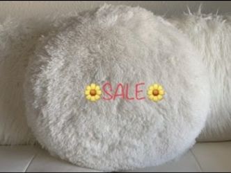 BEAUTIFUL & DECORATIVE PILLOWS (BIG SIZE)