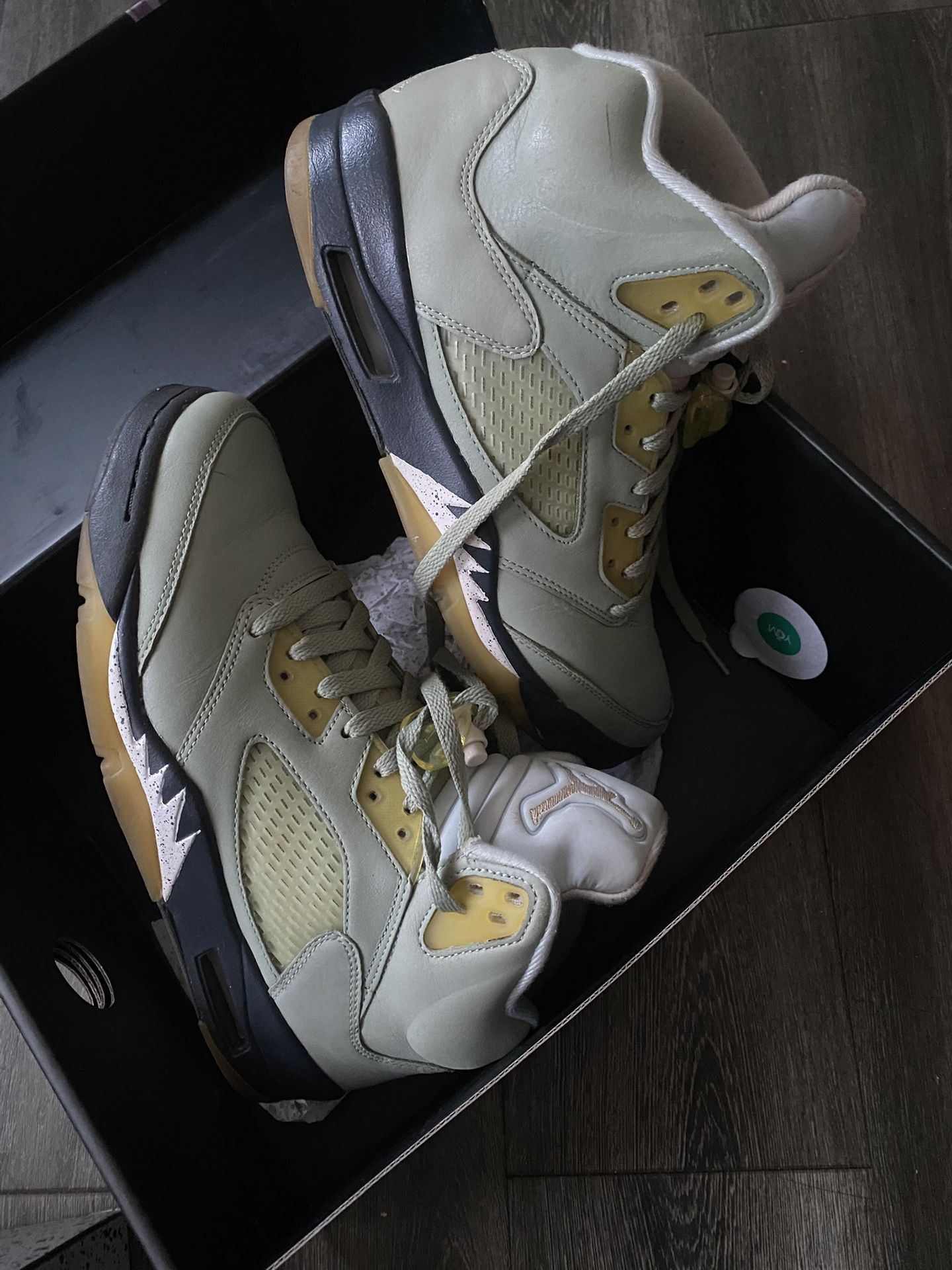 Men Jordan 5s Size 8.5