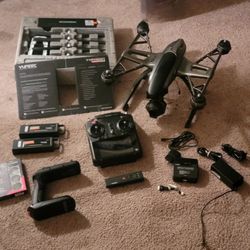 YUNEEC Q500 4K DRONE  2 batteries Handycam plus Wizard remote