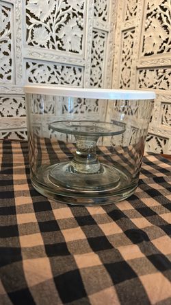 Pampered chef Trifle bowl with pedestal and lid