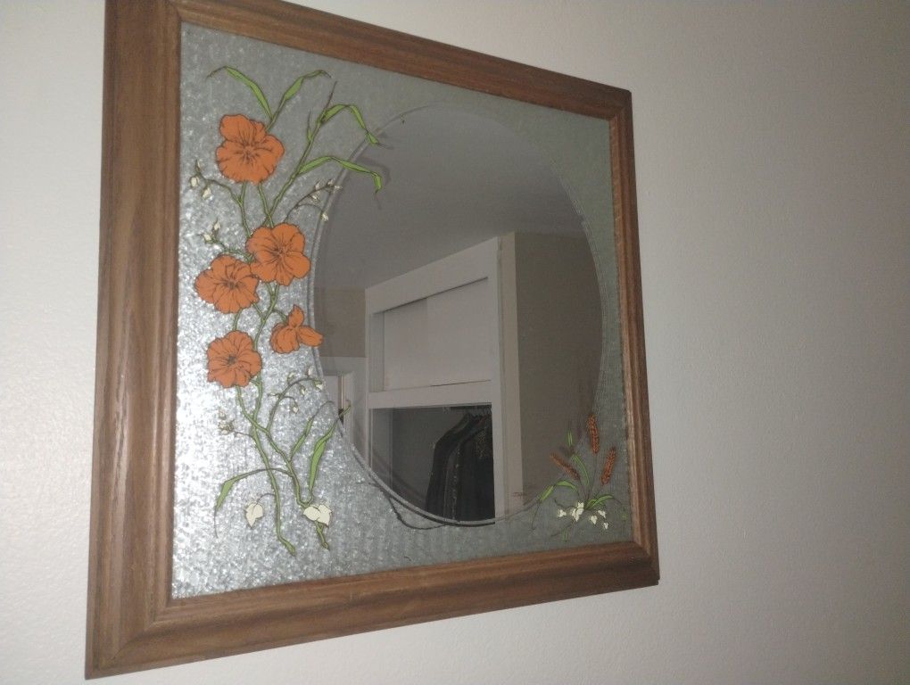 Beautiful Vintage Framed Elgin Flower Mirror(Great Condition)
