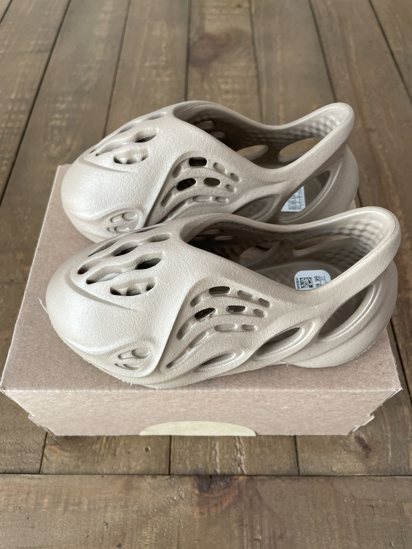 Adidas Yeezy Foam RNNR Mist Infants 6K