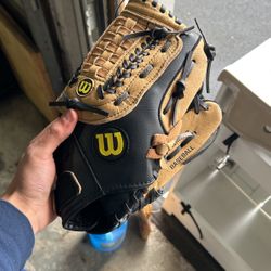 Youth Wilson Baseball Glove 11 1/2 Inch 