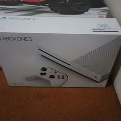 Xbox One S 1 Tb. Complete With Controller, HDMI , Power Wire  Original Box And 1 Game Need For Speed. Beautiful Condition