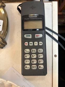Vintage Toshiba TCP-900 cellular phone