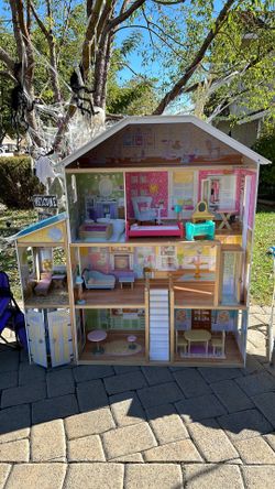 Kid Kraft doll house