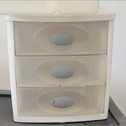 Plastic bins various sizes