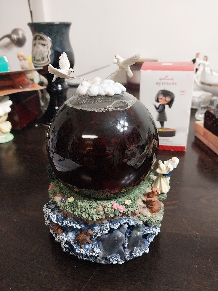 Vintage Snow Globe, Plays" I'm Sitting On Top Of The World"