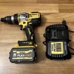 Dewalt 5” grinder w/ dewalt 20v60v 9.0 ah battery combo