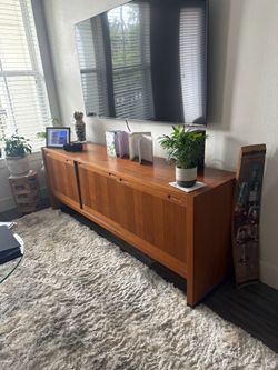 Entertainment center
