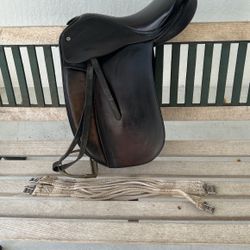 Corinthian By Crosby English Riding Saddle 15.5 Inch 