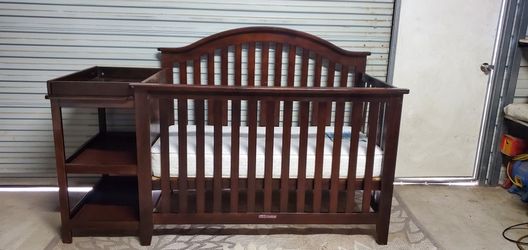 Baby Crib With Mattress 