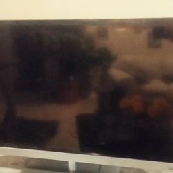 27" TOSHIBA SMART TV