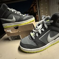 NEW Nike Air Prestige III  