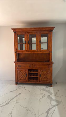 Bar cabinet