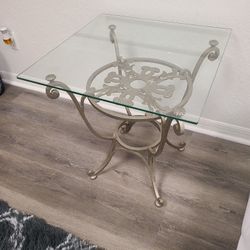 24x24 End Glass Table 