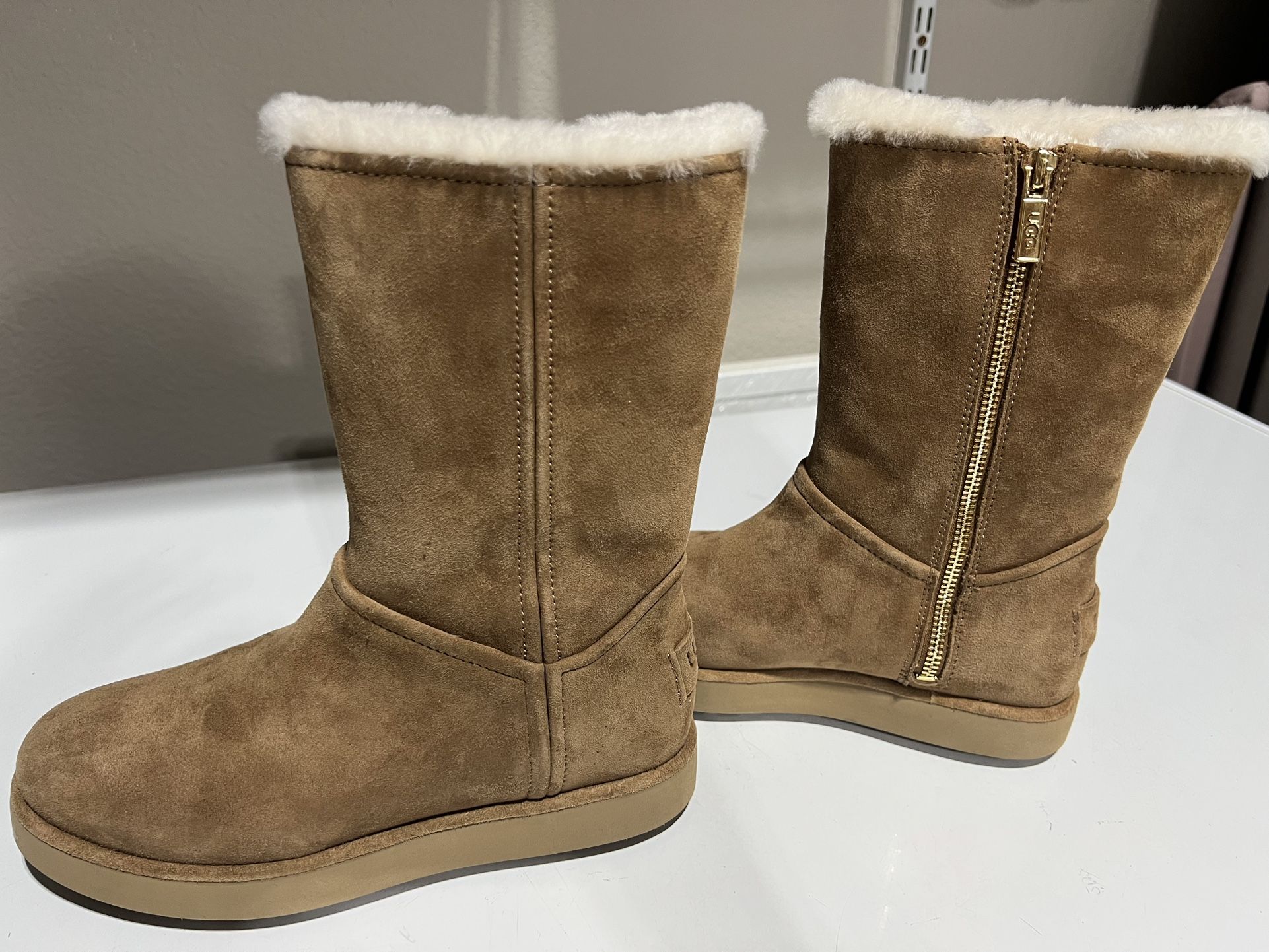 Brand New UGG Women Boot Size 5