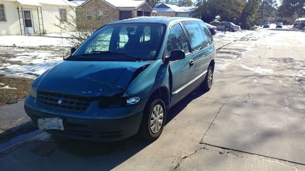 1999 Plymouth voyager wreck 600 as is still run