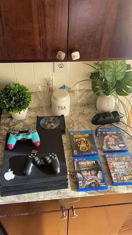 PlayStation 4 Refurbished Comes With Games And Controllers