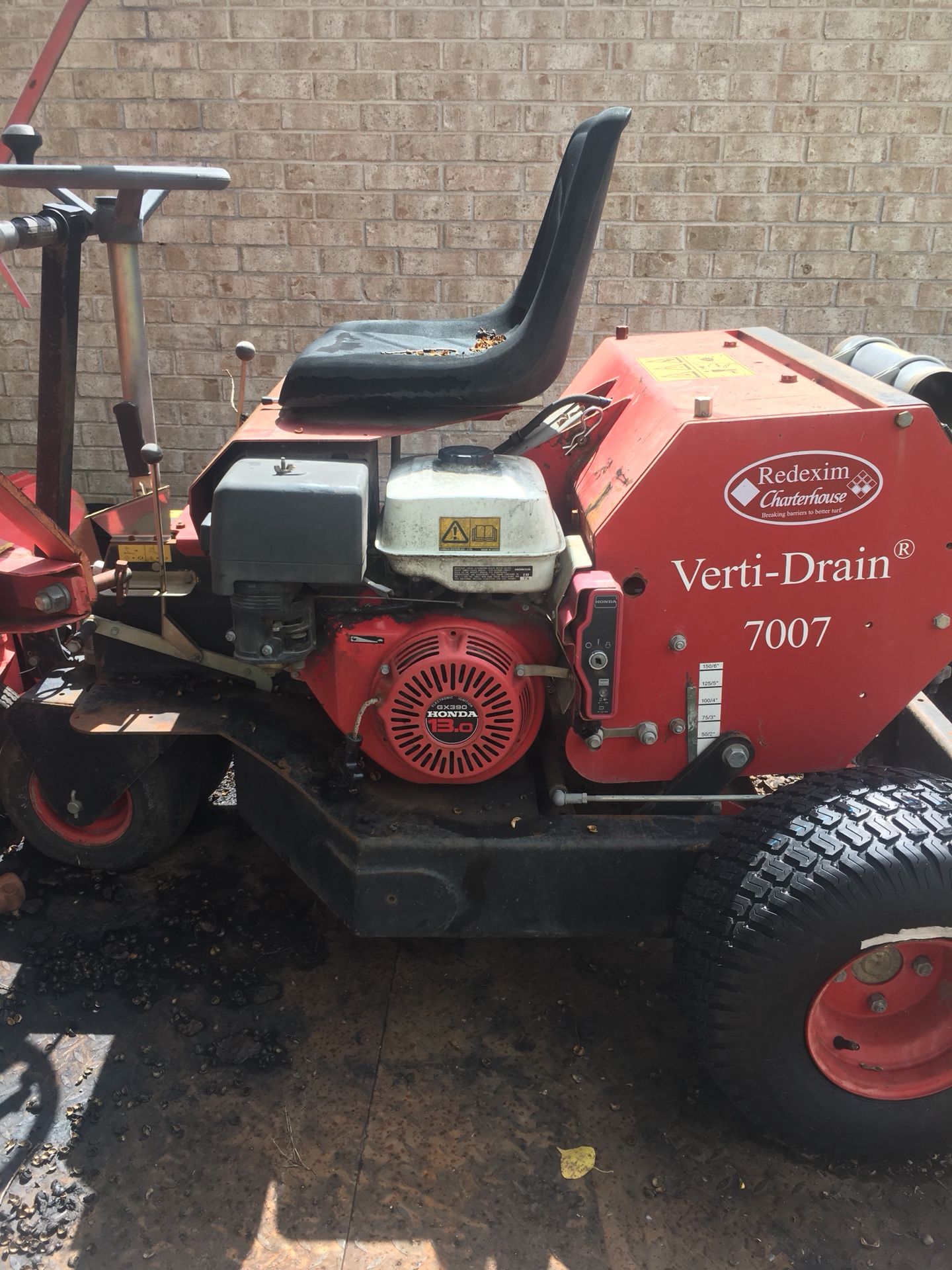 REDEXIM VERTÍ-DRAIN 7007 AERATOR FOR STADIUM